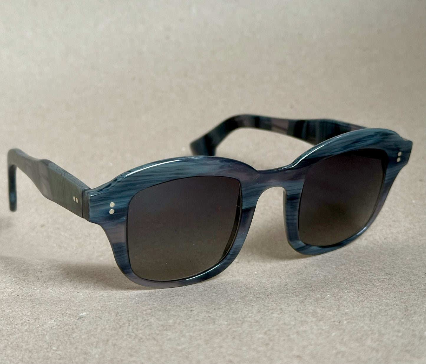 Einar blueish grey