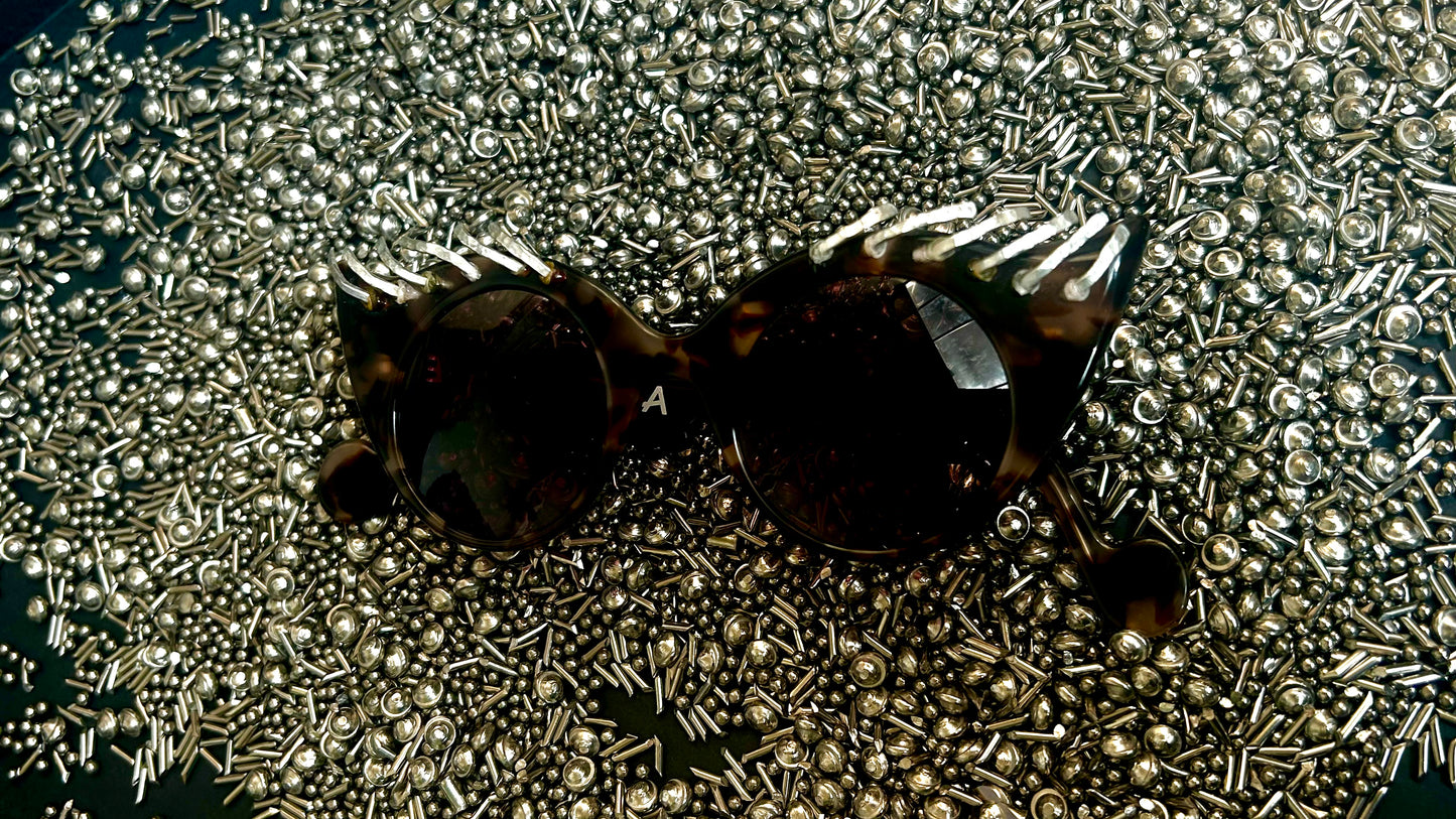 Birta bejeweled tort