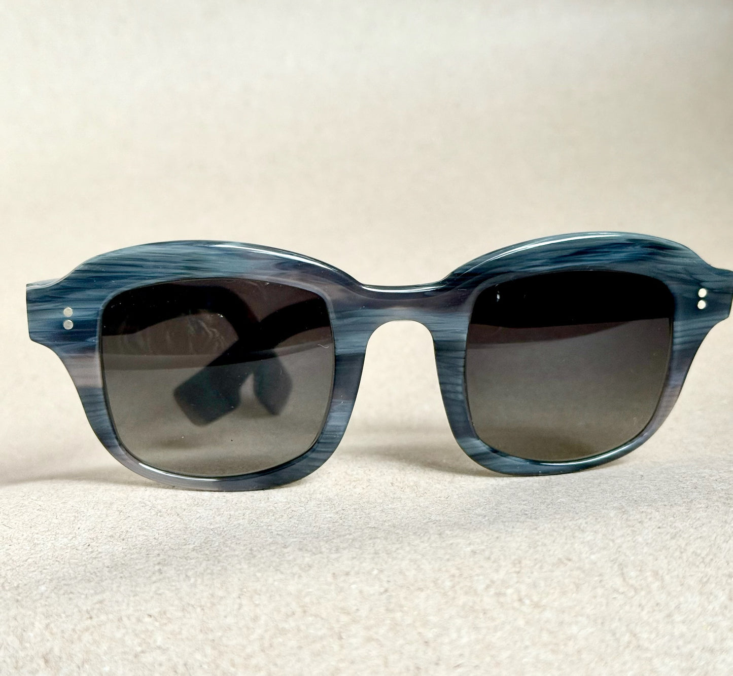 Einar blueish grey
