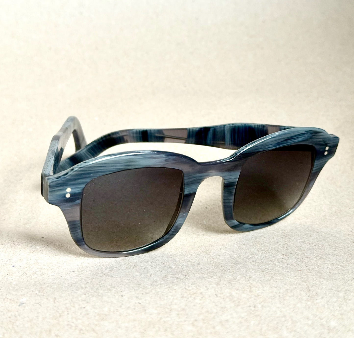 Einar blueish grey