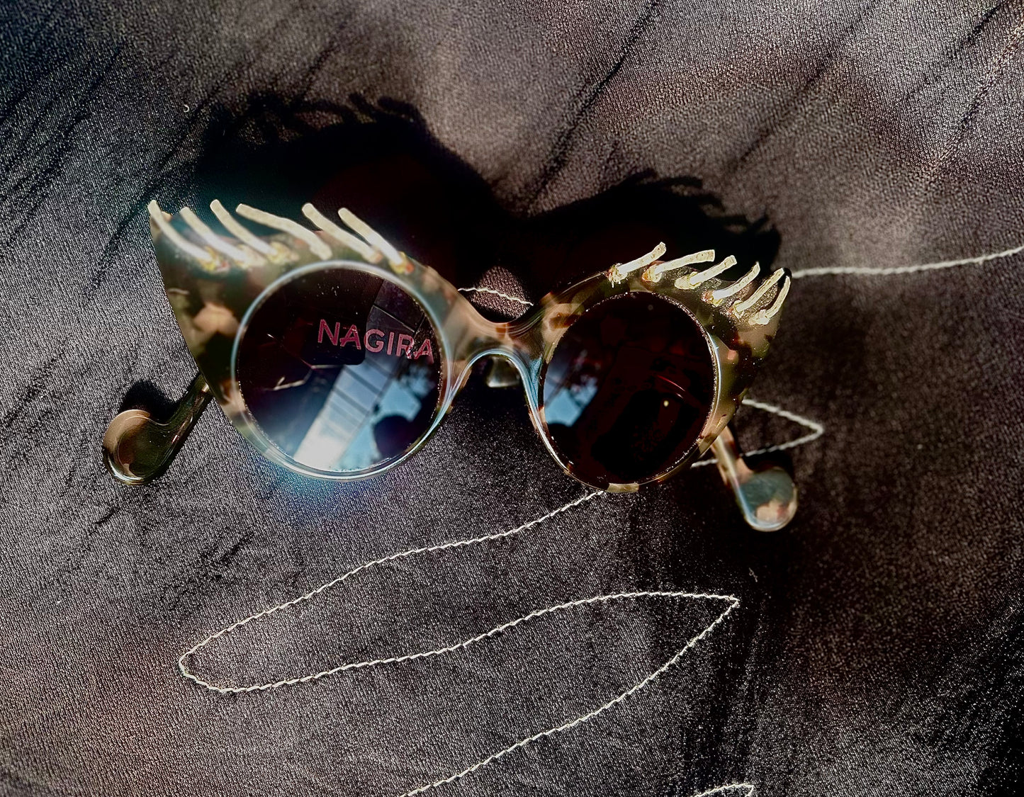 Birta bejeweled tort