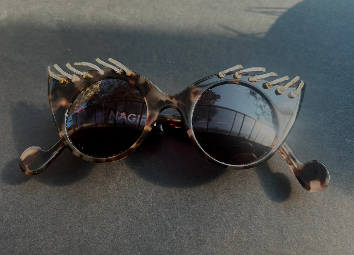 Birta bejeweled tort